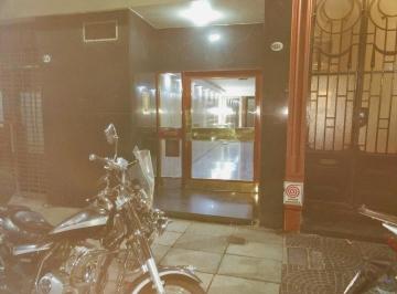 Departamento · 74m² · 3 Ambientes · Depto 3 Amb. Amplios, Al Frente, Balcon, Luz y Sol. Favaloro