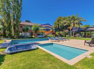 Casa · 590m² · 3 Dormitorios · 1 Cochera · Casa en Venta en Country San Diego Moreno