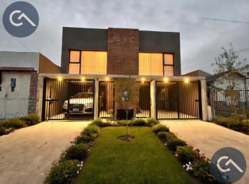 Casa · 74m² · 3 Ambientes · 1 Cochera · Duplex 3 Amb en Parque Luro