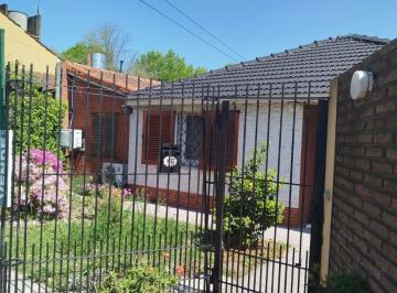 Chalet en Zona Residencial · Hermoso Chalet en Zona Residencial de Longchamps – Implantado Sobre Dos Lotes |