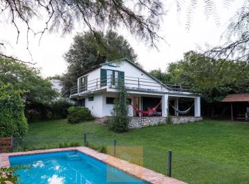 Casa · 733m² · 3 Dormitorios · Casa en Villa Parque Siquiman