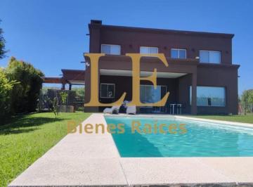 Casa · 200m² · 6 Ambientes · 3 Cocheras · Casa en Canton a La Laguna