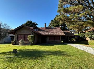 Casa · 240m² · 6 Ambientes · 1 Cochera · Casa en Venta en Pinamar Norte Playa