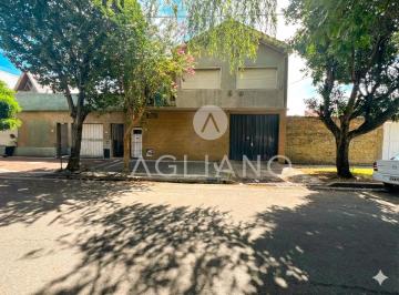 Casa · 226m² · 4 Ambientes · 10 Cocheras · Casa en Venta