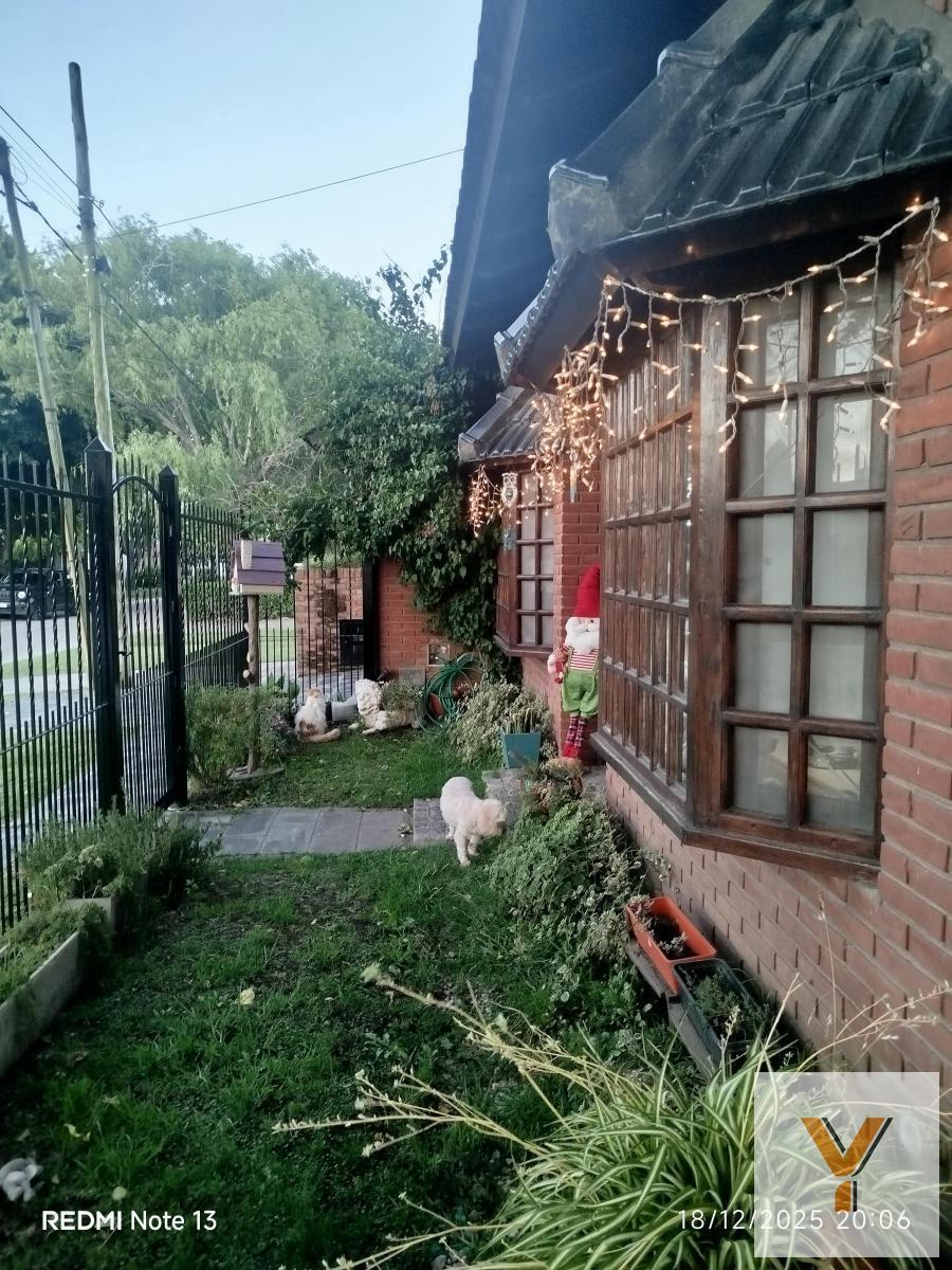 Casa 4 dorm, 286m² con cochera para 3 autos — Joaquín V. González