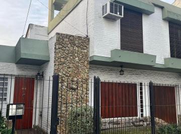 Casa · 200m² · 3 Ambientes · Casa 3 Ambientes Sobre Sarmiento - Castelar Norte