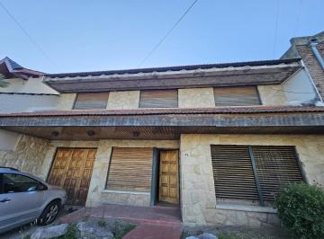 Casa · 200m² · 4 Ambientes · 1 Cochera · Casa 4 Ambientes - Castelar Norte