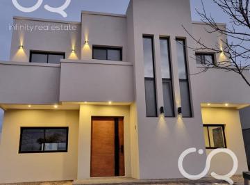 Casa · 260m² · 5 Ambientes · Casa - Araucarias