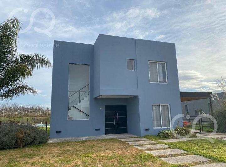 Casa · 145m² · 5 Ambientes · 2 Cocheras