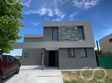 Casa · 227m² · 7 Ambientes · 2 Cocheras · Venta Casa a La Laguna - San Matías (Escobar)