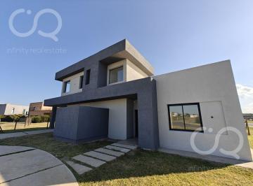 Casa · 200m² · 5 Ambientes · Venta Casa San Sebastián - Área 11