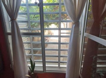 Casa de 4 ambientes, Trelew · Casa Tipo Duplex, con Amplio Patio - Barrio Los Aromos