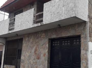 Casa · 197m² · 7 Ambientes · 1 Cochera · Casa - Sarandi