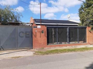 Casa · 100m² · 4 Ambientes · 2 Cocheras · .casa Venta de 2 Dorm. en Venta en Gonnet. Calle 496 Entre 6 y 7.