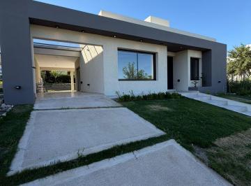 Casa · 150m² · 2 Dormitorios · 2 Cocheras · Venta Casa 2 Dorm. en Sola Planta Tejas 4 Malagueño