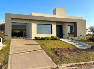 Casa · 150m² · 2 Dormitorios · 2 Cocheras · Venta Casa 2 Dorm. en Sola Planta Tejas 4 Malagueño