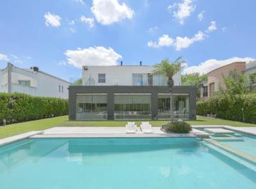 Casa · 337m² · 6 Ambientes · 4 Cocheras · Venta Casa 6 Ambientes Piscina Jardin Barrio Septiembre Escobar