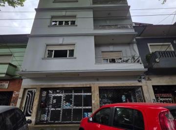 Departamento de 3 ambientes, San Isidro · Depto. de 3 Ambientes en Tercer Piso por Escalera, Al Contrafrente.