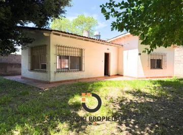 Casa · 80m² · 2 Dormitorios · 1 Cochera · Venta Casa 3 Ambientes a Reciclar (Villa Gesell)