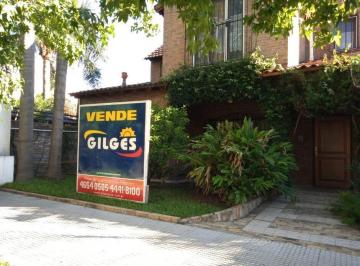 Casa · 420m² · 4 Ambientes · 1 Cochera · Venta Chalet 4 Amb. S Lote de 13 X 51 m² - en Villa Luzuriaga - de Categoría C/ Piscina y Quincho.