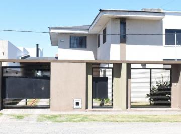 Casa de 7 ambientes, La Plata · Casa con 450 m² en Venta con 3 Dorm. en Manuel B Gonnet