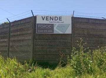 Terreno · 887m² · Oportunidad en Zona Industrial de Mar del Plata – Cuatro Terrenos en Esquina Sobre Champagnat
