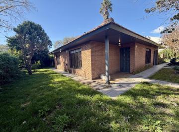 Casa · 162m² · 4 Ambientes · 2 Cocheras · Chalet 4 Ambientes con Parque y Quincho