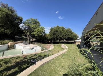 Casa · 420m² · 4 Ambientes · ¡Venta! Impresionante Casa en La Rufina ¡Con Una Master Suite en Planta Baja! ¡Con Escritura!