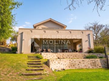 Casa · 420m² · 4 Ambientes · ¡Venta! Impresionante Casa en La Rufina ¡Con Una Master Suite en Planta Baja! ¡Con Escritura!