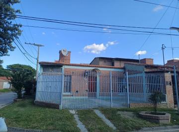 Casa · 110m² · 3 Ambientes · 2 Cocheras · Exc Casa 2 Dorm Alq Esq/jard/gal/gge B° San Nicolás