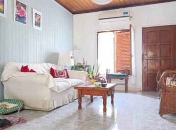 Quinta vacacional · 135m² · 5 Ambientes · 1 Cochera · Casa Quinta en Venta en Rosas, Las Flores, Resto de La Provincia