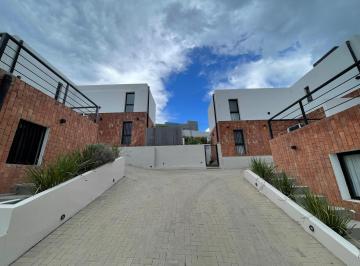 WhatsApp Image 2026-02-04 at 10.25.28 (2).jpeg · Venta Casa en Housing - Apto Credito - 3 Dorm. + Quincho y Patio