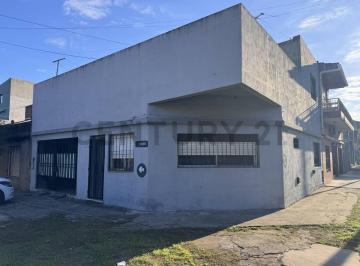 Casa · 120m² · 3 Ambientes · 1 Cochera · Casa Venta Sarandi 3 Ambientes con Garage y Terraza