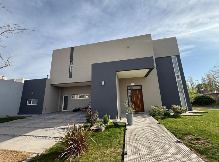 Casa · 226m² · 6 Ambientes