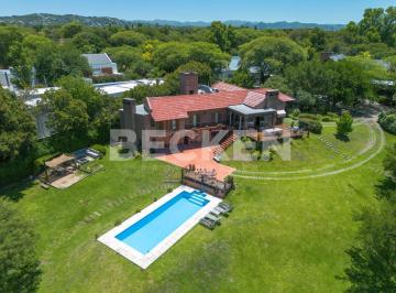 Casa · 488m² · 8 Ambientes · 4 Cocheras · Casa en Venta Las Delicias Fondo Al Arroyo