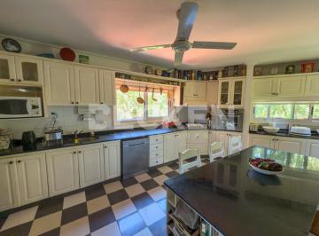 Casa · 488m² · 8 Ambientes · 4 Cocheras · Casa en Venta Las Delicias Fondo Al Arroyo