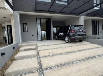 Departamento · 190m² · 4 Ambientes · 2 Cocheras · Venta Duplex 3 Dorm. en Colinas de Manantiales