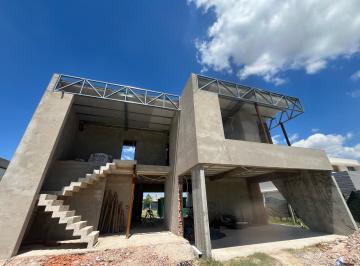 Casa · 198m² · 5 Ambientes · 2 Cocheras · Venta Casa Tres Dorm. Vista Lago Construccion