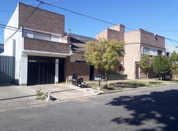 PH · 60m² · 4 Ambientes · 2 Cocheras · PH en Venta en Los Hornos La Plata