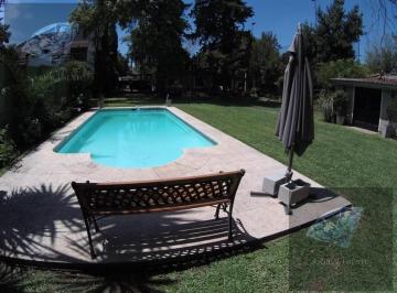 Casa · 1040m² · 4 Ambientes · 7 Cocheras · Casa en Parque Leloir