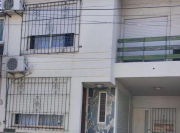 Casa de 4 ambientes, Morón · Casa en Venta con 3 Dorm. en Castelar