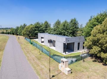 Casa · 150m² · 4 Ambientes · 4 Cocheras · Casa en Venta de 3 Dorm. en La Rinconada
