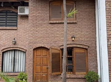 Casa · 90m² · 3 Ambientes · 1 Cochera · ¡Venta! Dúplex en Lamadrid - 2 Dorm. y Altillo ¡Oportunidad!