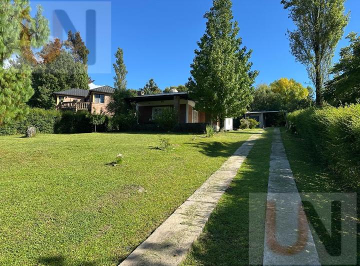 Casa · 930m² · 3 Ambientes · 1 Cochera