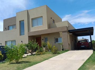 Casa · 200m² · 5 Ambientes · 4 Cocheras · Casa en Venta en San Sebastian, Escobar, G. B. a. Zona Norte