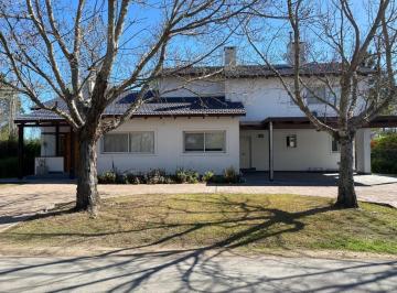 Casa de 6 ambientes, Rosario · Venta Casa Country Golf Rosario