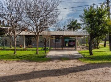Casa · 207m² · 5 Ambientes · 1 Cochera · Casa 3 Dorm. en Esquina 570 m² - Cnel. Lavalle 1600 - Funes | Venta