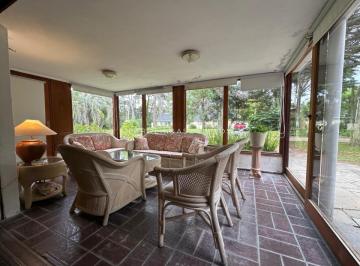 Foto1 · Gran Propiedad en Venta de 5 Dorm. Ubicada en Playa Mansa, Punta del Este.