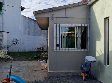 Casa · 80m² · 2 Ambientes · Excelente Esquina Comercial