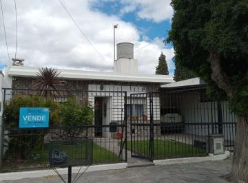 Casa de 9 ambientes, Puerto Madryn · Casa en Venta 3 Dormalvear N°761 E/ España y Albarracínprecio U$d169.000